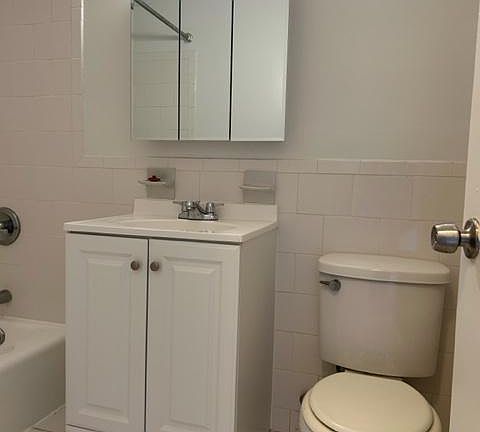 5th image of 44 Sidney Ave W #2O