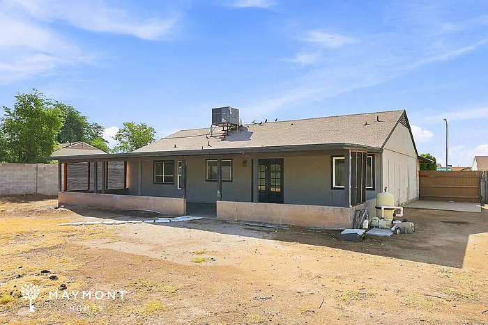 3 bed, 2.0 bath, 1380 sqft, $2,100 — Photo 3