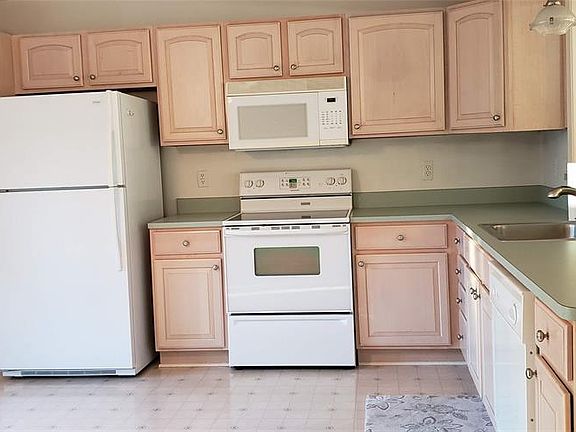5th image of 28292 Carlton Way Dr