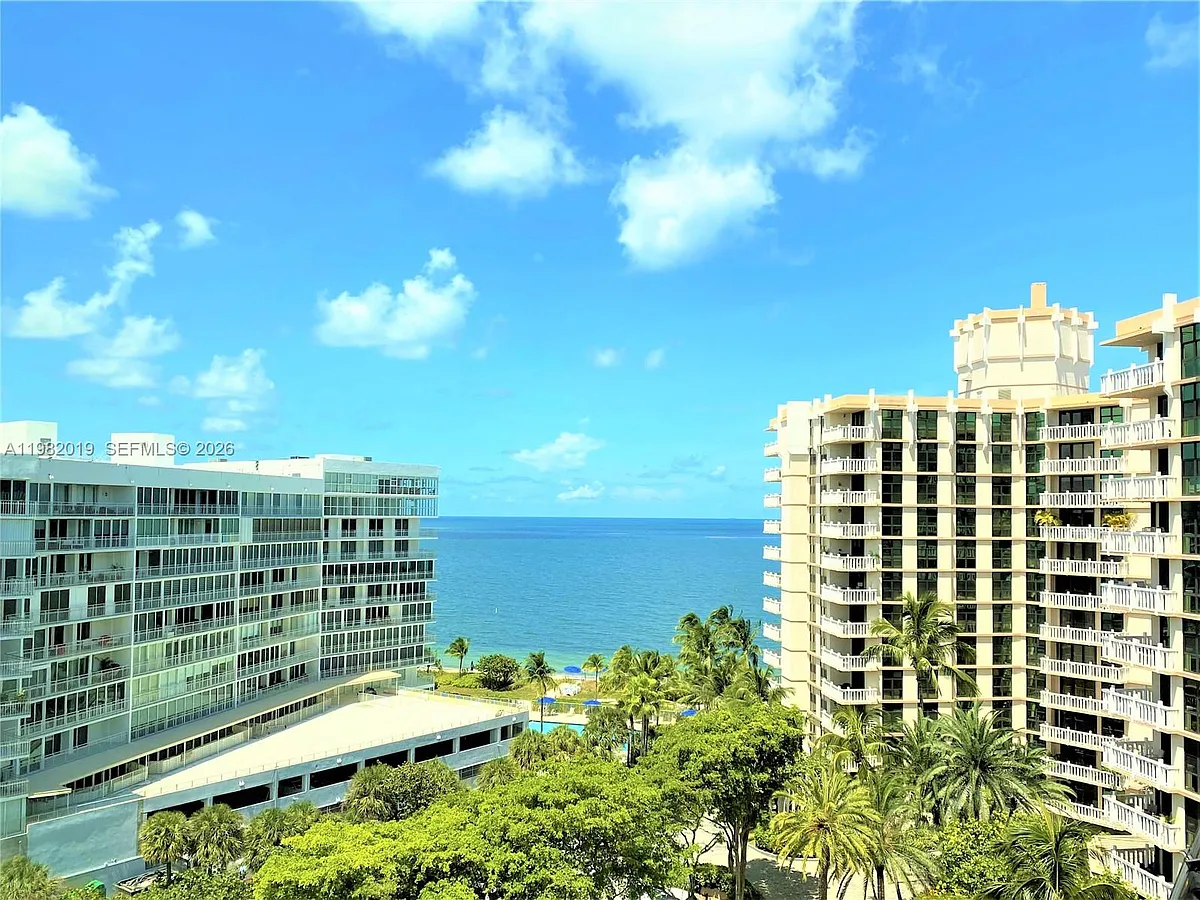 Building Photo - 1121 Crandon Blvd #F907