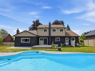 32480 Pembroke St, Livonia, MI 48152
