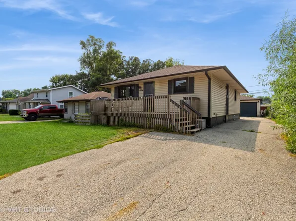 1504 Ridgeway St, Round Lake, IL 60073