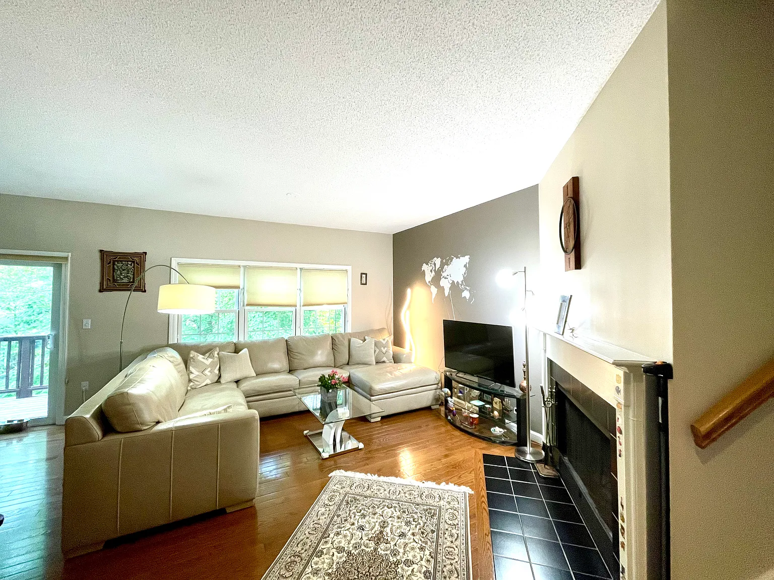 3 bed, 3.5 bath, 2300 sqft, $4,800 — Photo 2