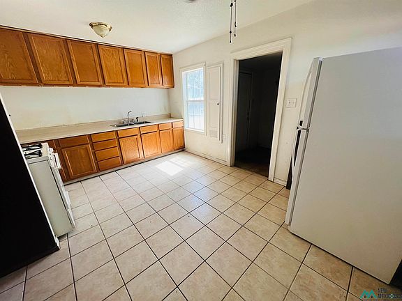 5th image of 905 9th St