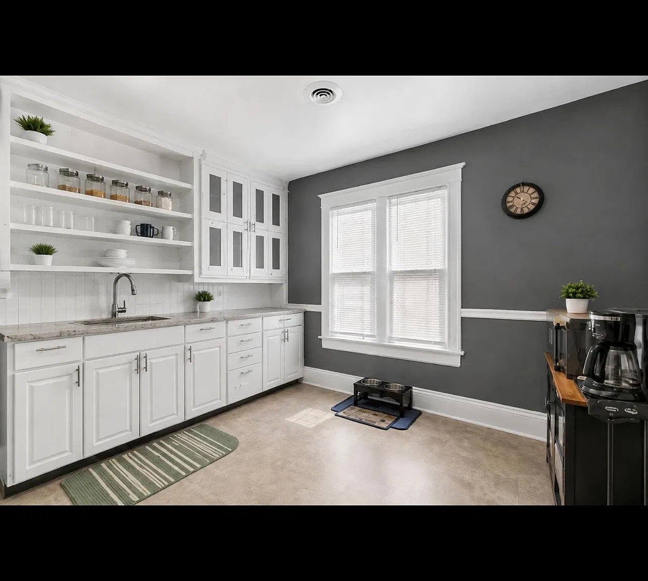 3 bed, 950 sqft, $1,300 — Photo 4