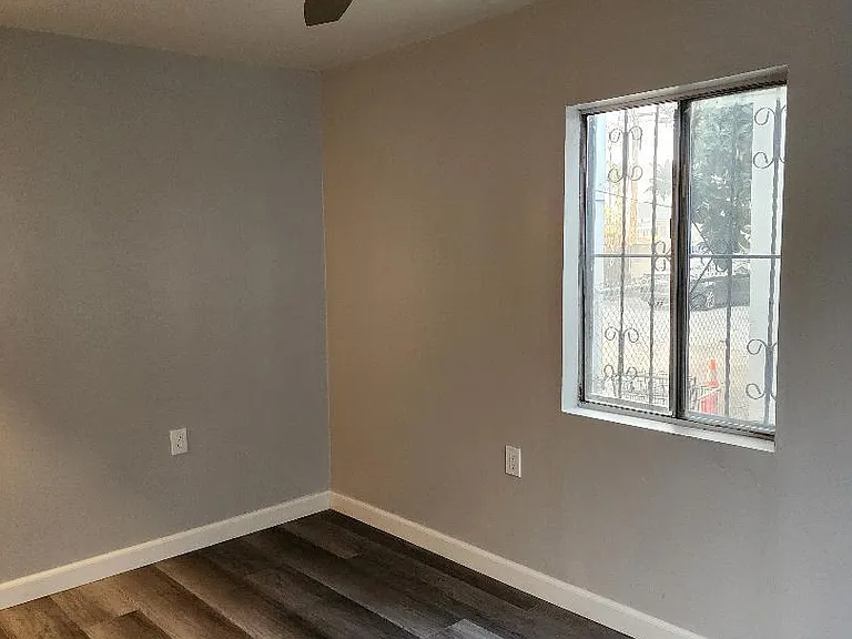 1552 E 21st St #1/4 — Photo 4