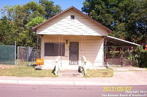 1st image of 220 Vargas St