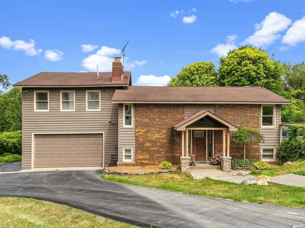 5880 Sawmill Lake Rd, Ortonville, MI 48462