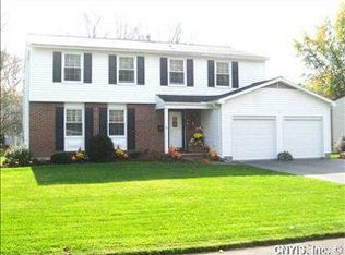 28 Nectarine Ln, Liverpool, NY 13090