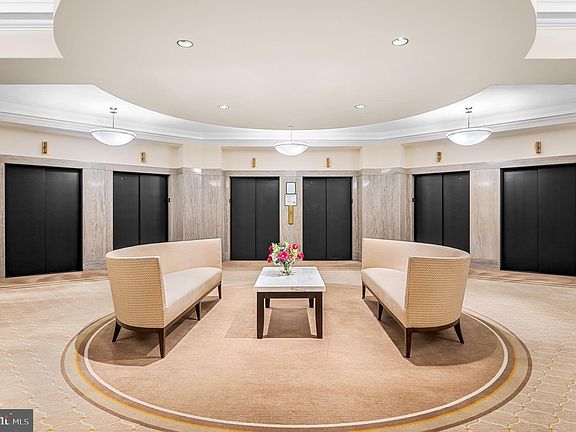 4th image of 1600 Arch St #914