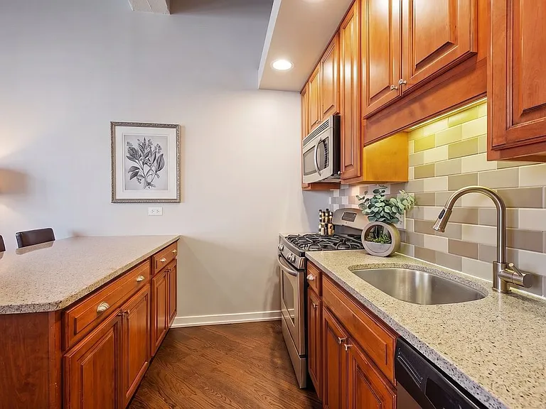 3201 N Ravenswood Ave #108 — Photo 4
