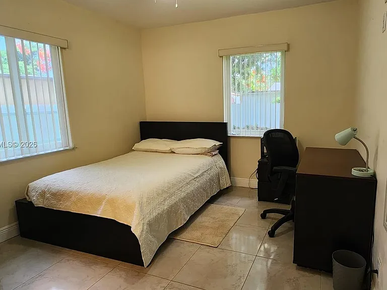 6410 SW 57th Ct — Photo 7
