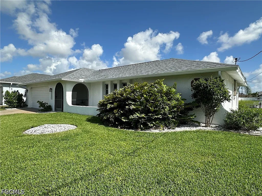 3 bed, 2.0 bath, 1610 sqft, $2,995 — Photo 2