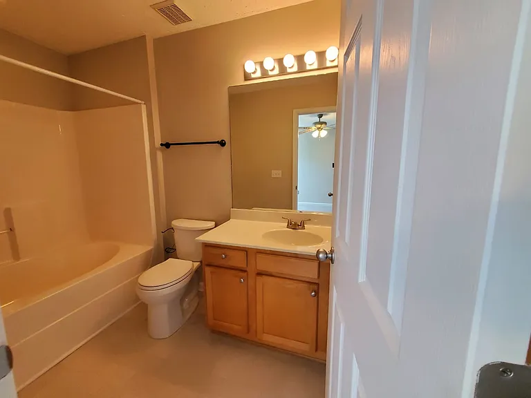 204 Lucille Dr — Photo 7