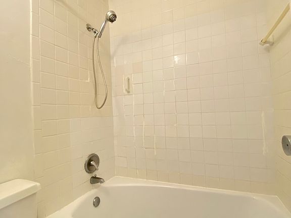 5th image of 300 E 40th St APT 6-G