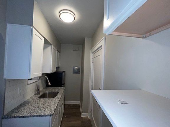 5th image of 1292 Cove Ave APT 6