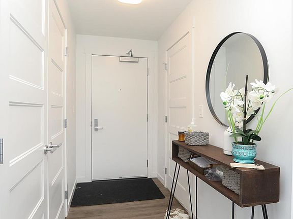 2nd image of 710 Stockwell Ave #404