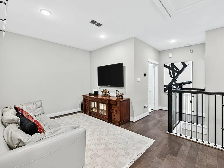 1423 Biondo Way — Photo 22