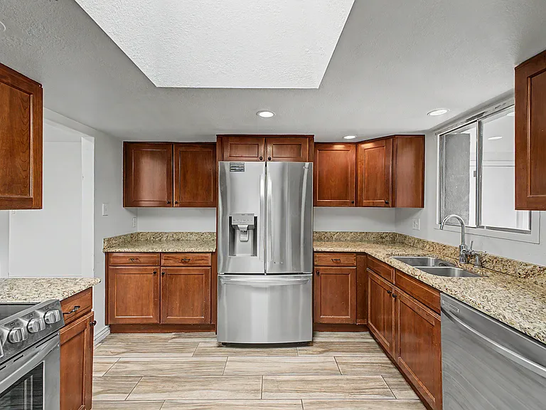 3650 E Poinsettia Dr — Photo 8