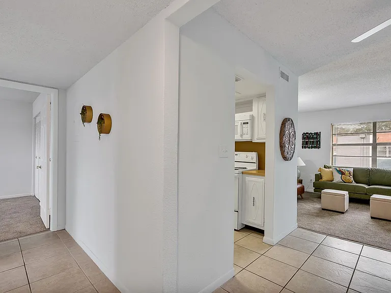 Midship Apartments — Photo 27