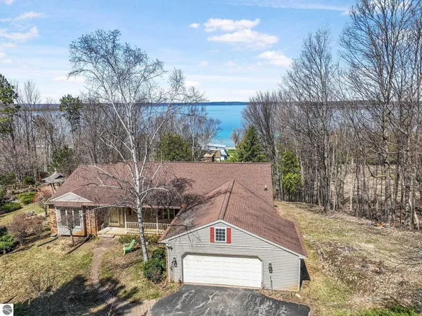 1581 Braemar Dr, Traverse City, MI 49686