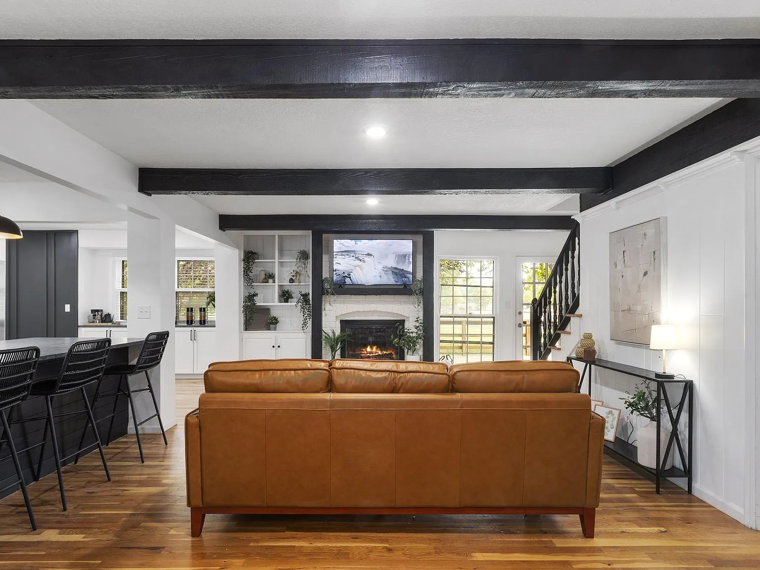 4 bed, 2500 sqft, $6,000 — Photo 4