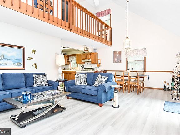 4th image of 33208 Woodland Way
