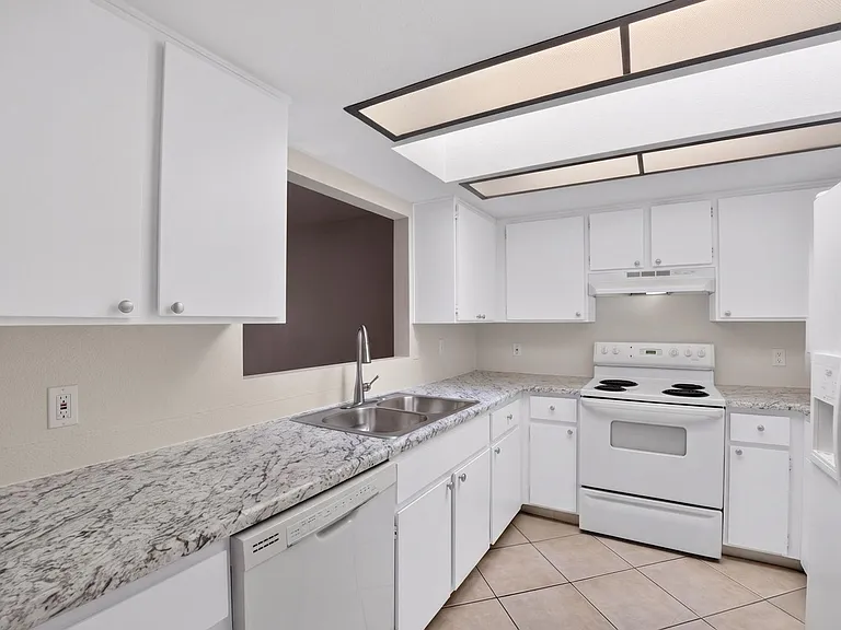 517 W Duke Dr — Photo 15