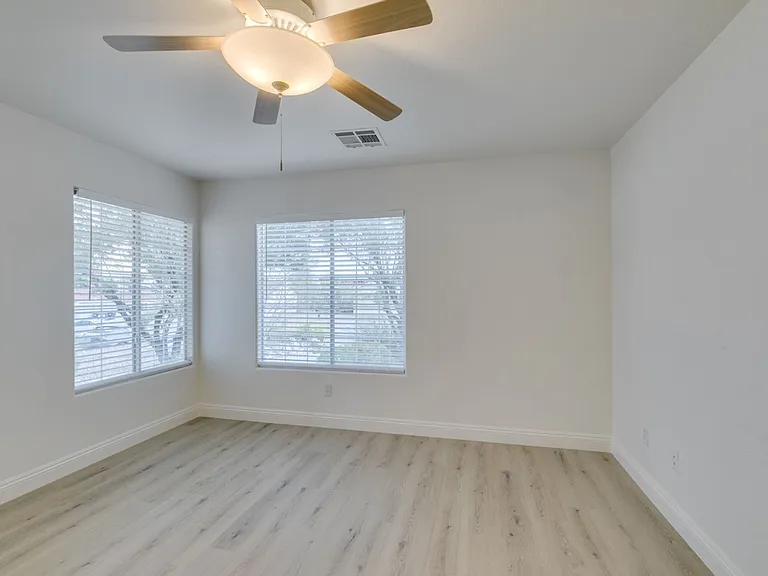 437 Palegold St — Photo 4