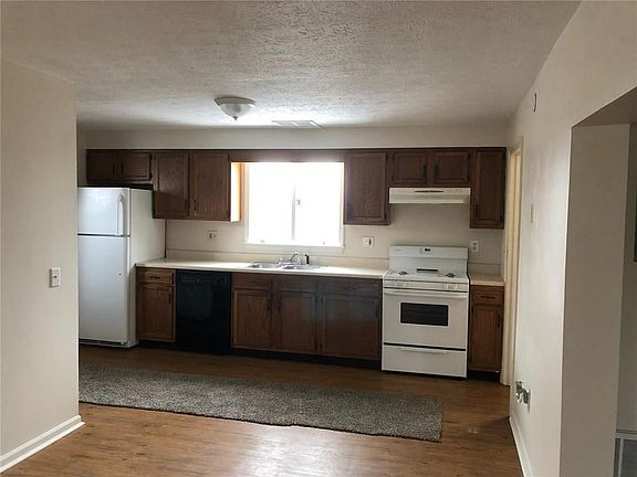 2nd image of 39 Market St