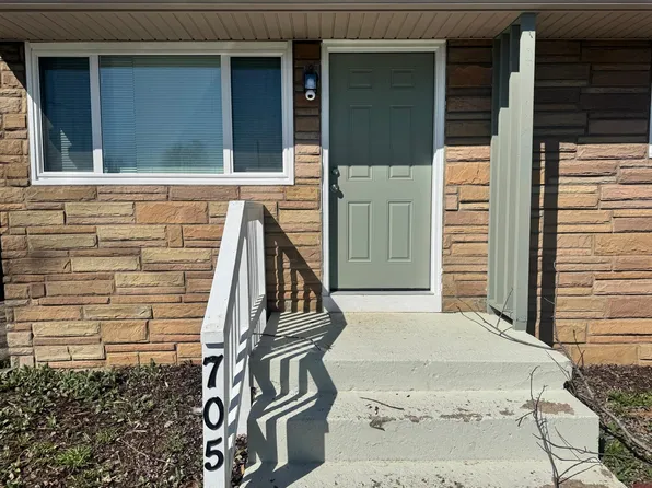 705 Holly Hill Dr, Columbus, OH 43228