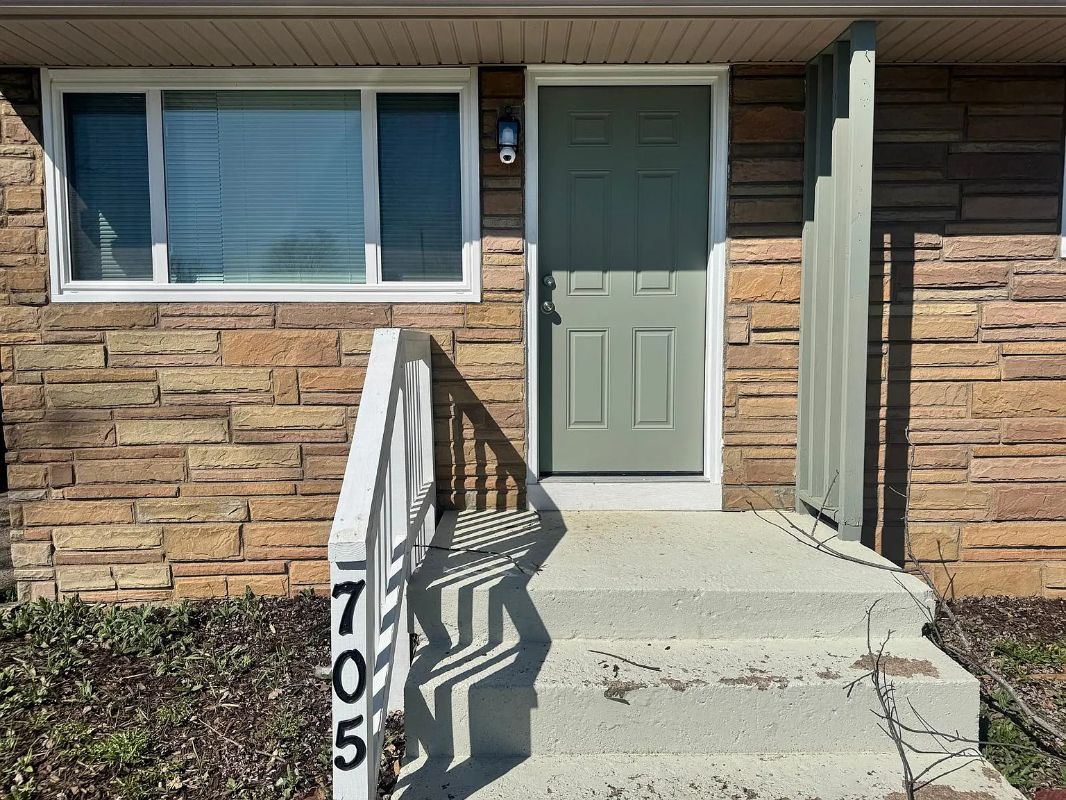 705 Holly Hill Dr photo 1