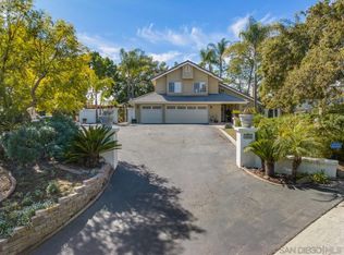 2655 Kauana Loa Dr, Escondido, CA 92029