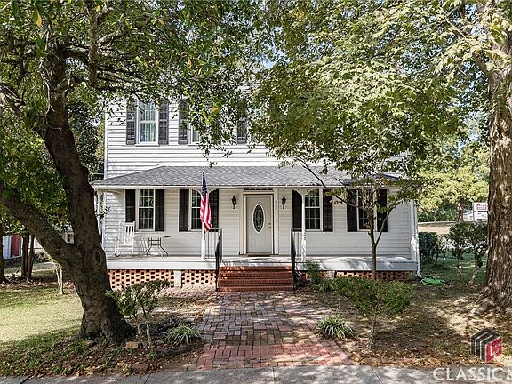 2nd image of 107 Alexander Street SW