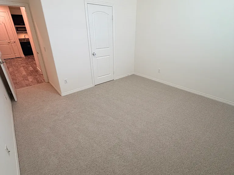 14875 Shoreham St — Photo 4