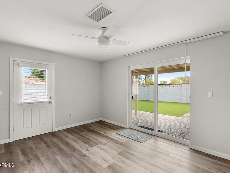 224 E Oxford Dr — Photo 13