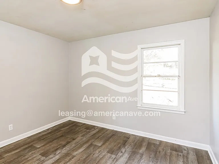 1494141_012_bedroom_14.jpg