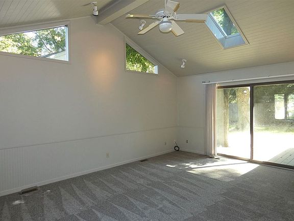 3rd image of 4938 N Glen Elm Dr