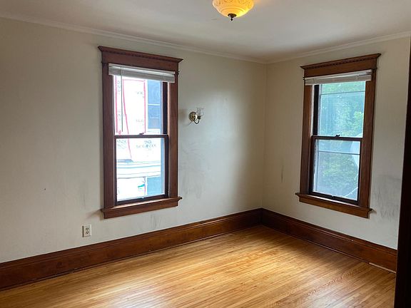 3rd image of 764 Alpine St