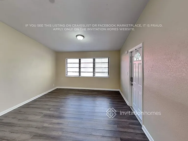 1633 NW 15th Pl — Photo 3