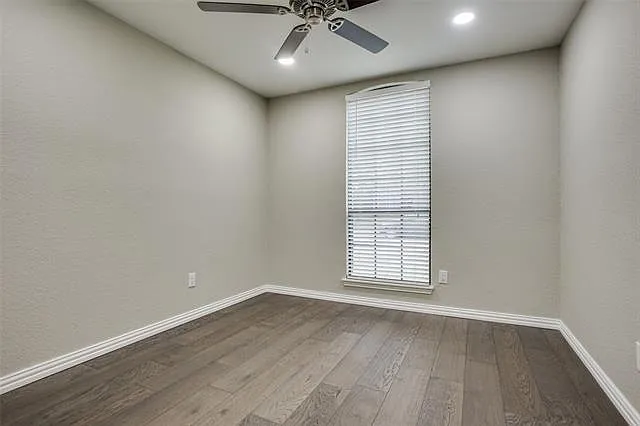 1906 Village Creek Dr — Photo 11