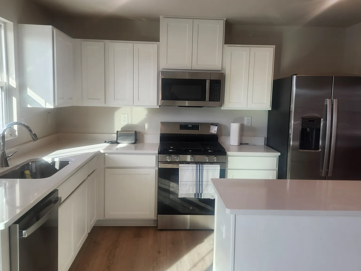 3 bed, 2.5 bath, 1600 sqft, $3,100 — Photo 1