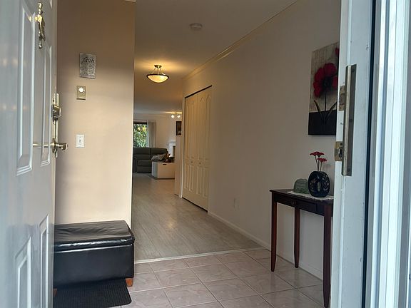 4th image of 13910 101st Ave #311
