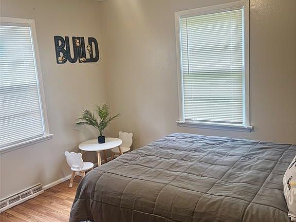 4th image of 247 S Hartnett Ave #1/2