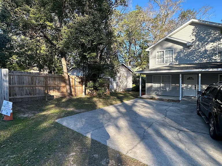 1107 Basin St #A — Photo 2