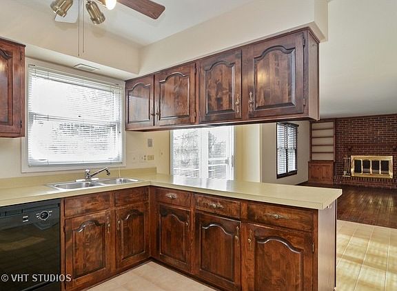 4th image of 3915 Bordeaux Dr