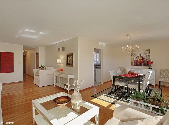 4th image of 1546 Pembroke Ln