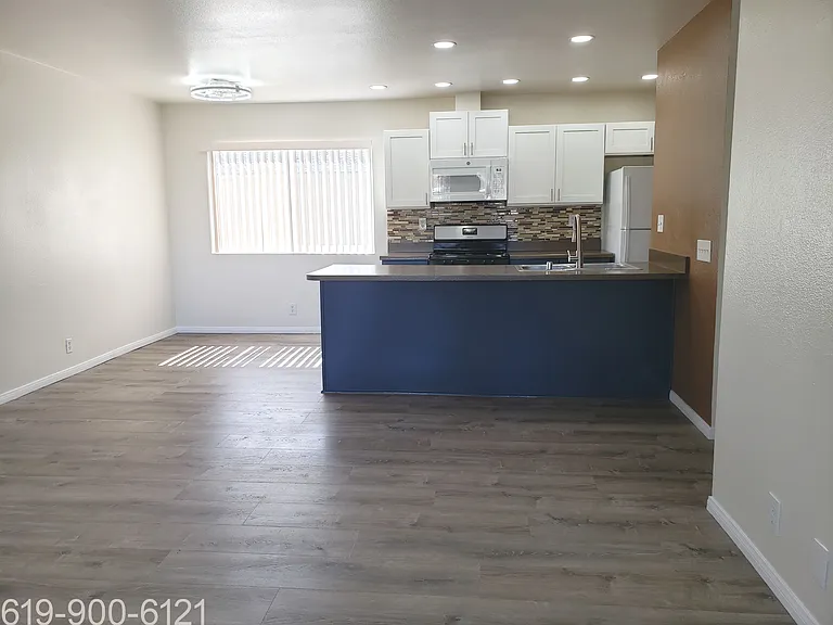 1261 Victor St #10 — Photo 7