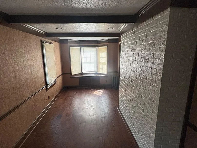 2561 S Taylor Rd — Photo 30