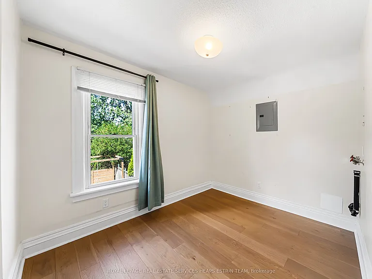 624 Pape Ave — Photo 22